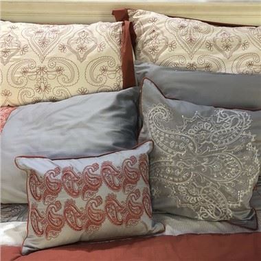 Sarung Bantal Bordir